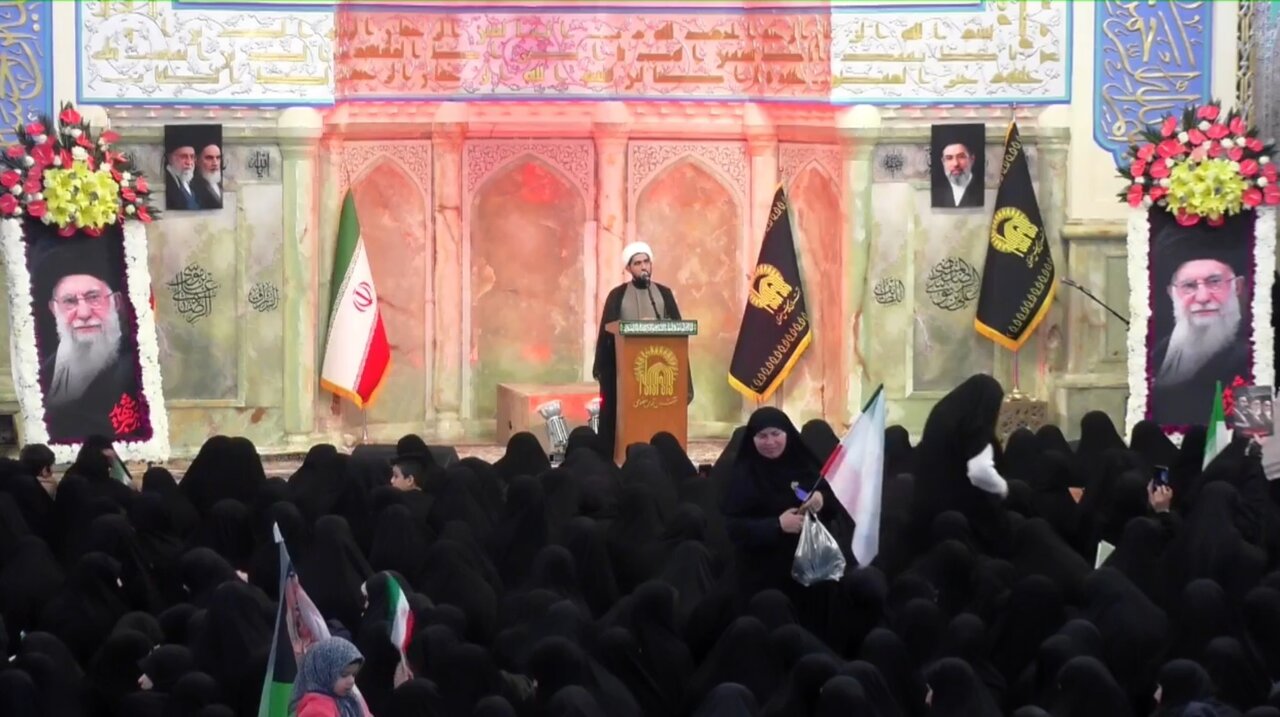 مراسم بیعت بانوان مشهدی با رهبرانقلاب اسلامی در حرم مطهر رضوی