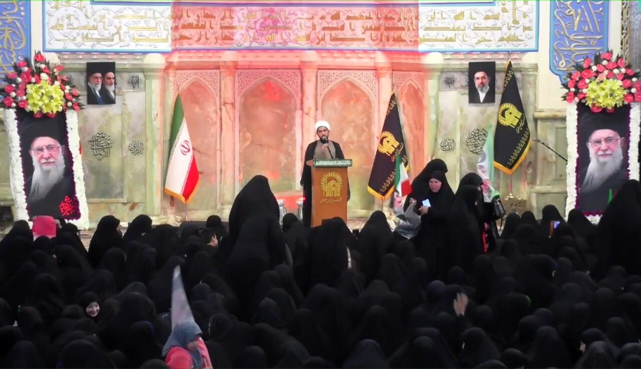 مراسم بیعت بانوان مشهدی با رهبرانقلاب اسلامی در حرم مطهر رضوی