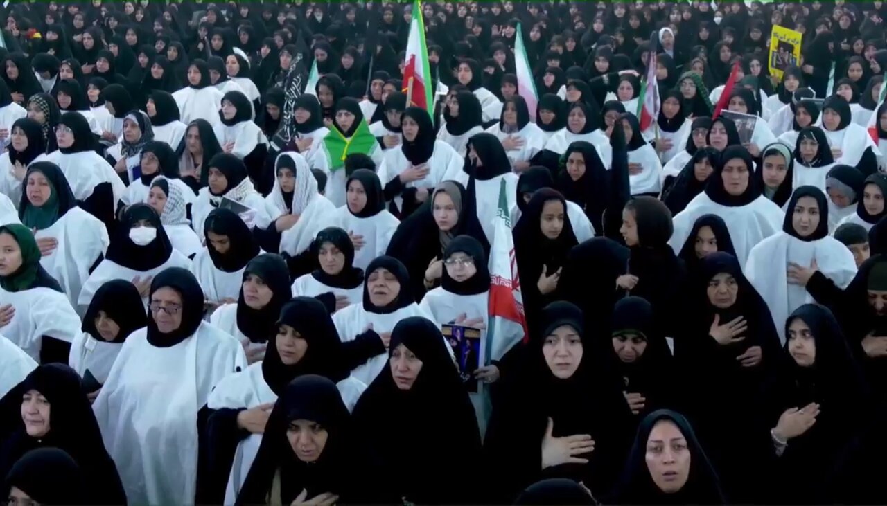 مراسم حماسی بیعت بانوان مشهدی با رهبرمعظم انقلاب اسلامی آیت الله خامنه ای
