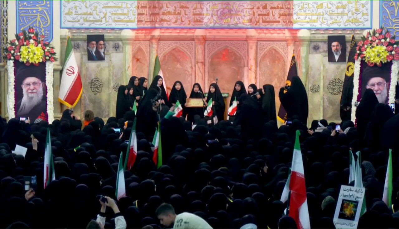 مراسم حماسی بیعت بانوان مشهدی با رهبرمعظم انقلاب اسلامی آیت الله خامنه ای