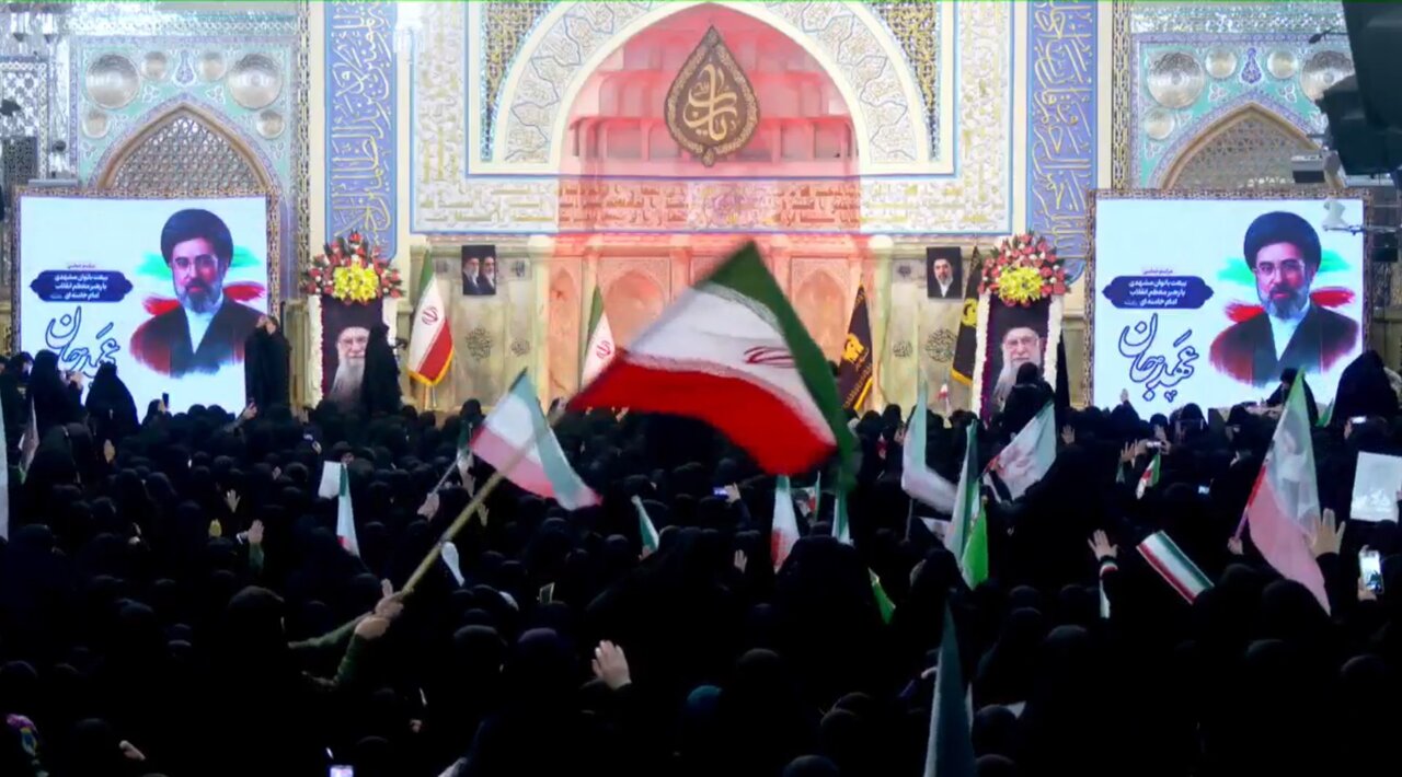 مراسم حماسی بیعت بانوان مشهدی با رهبرمعظم انقلاب اسلامی آیت الله خامنه ای