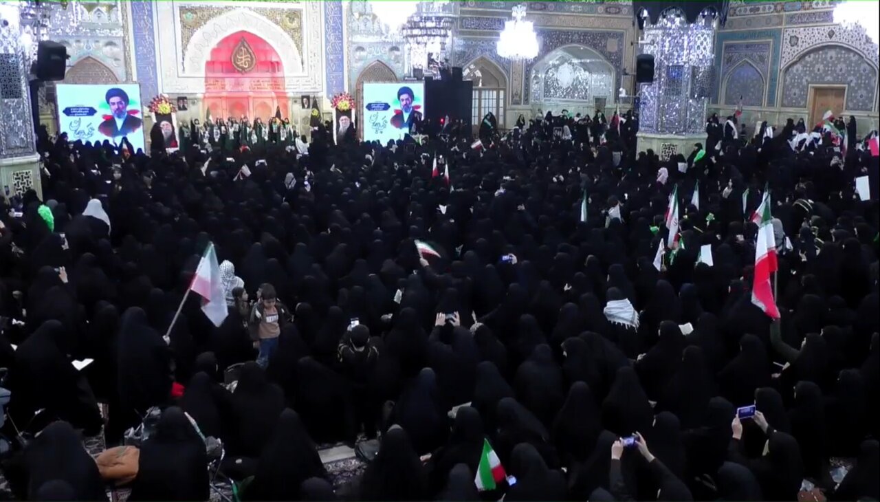 مراسم حماسی بیعت بانوان مشهدی با رهبرمعظم انقلاب اسلامی آیت الله خامنه ای