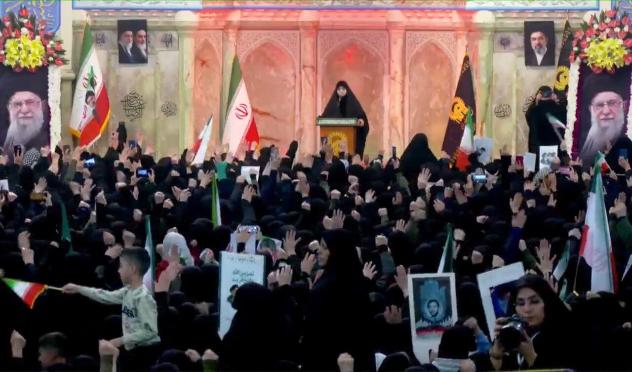 مراسم حماسی بیعت بانوان مشهدی با رهبرمعظم انقلاب اسلامی آیت الله خامنه ای