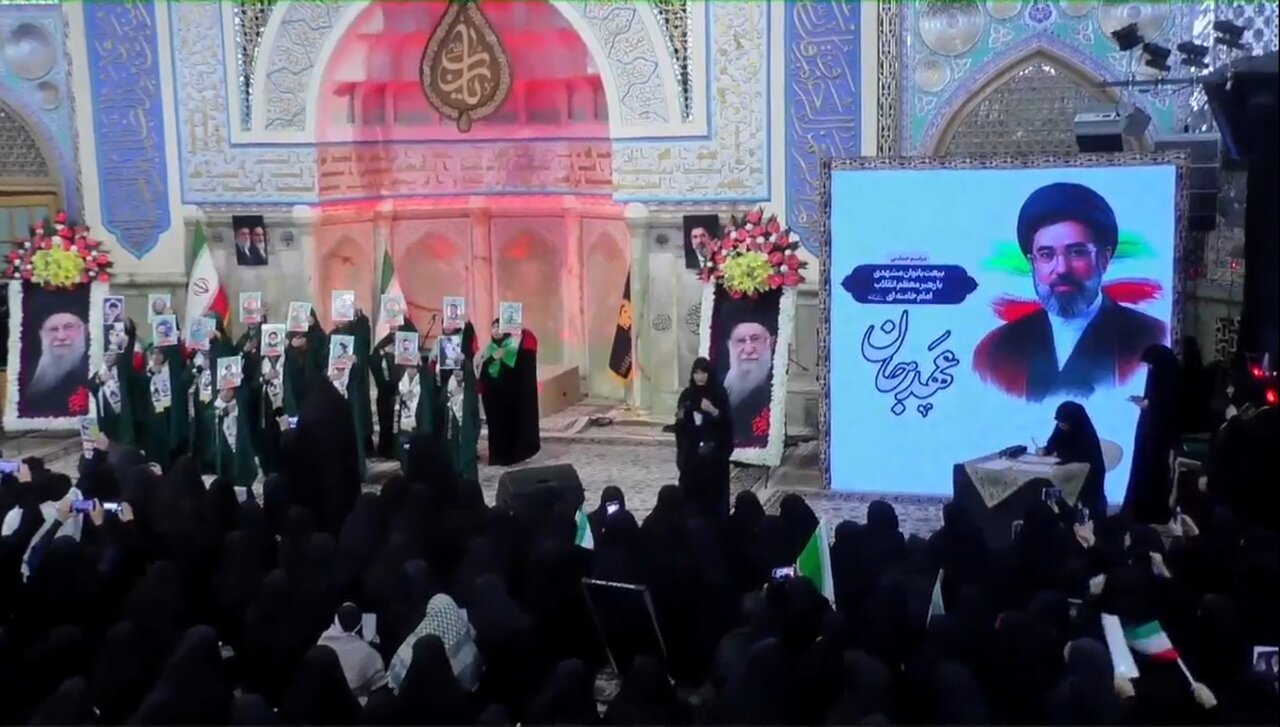 مراسم حماسی بیعت بانوان مشهدی با رهبرمعظم انقلاب اسلامی آیت الله خامنه ای