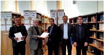 ۱۲۰۰ مترزمین توسط ریسندگی و بافندگی کاشان برای مدرسه سازی اهدا شد