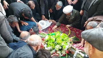 مراسم تشییع پیکر روحانی بسیجی شیخ محمد باغستانی در آران و بیدگل برگزار شد+تصاویر