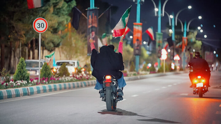 تصاویر/کاروان خودرویی در میدان آزادی کرمان
