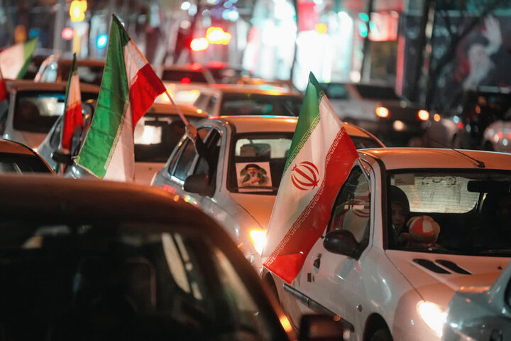 تصاویر/کاروان خودرویی در میدان آزادی کرمان