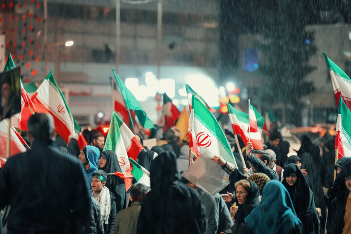 تصاویر/کاروان خودرویی در میدان آزادی کرمان