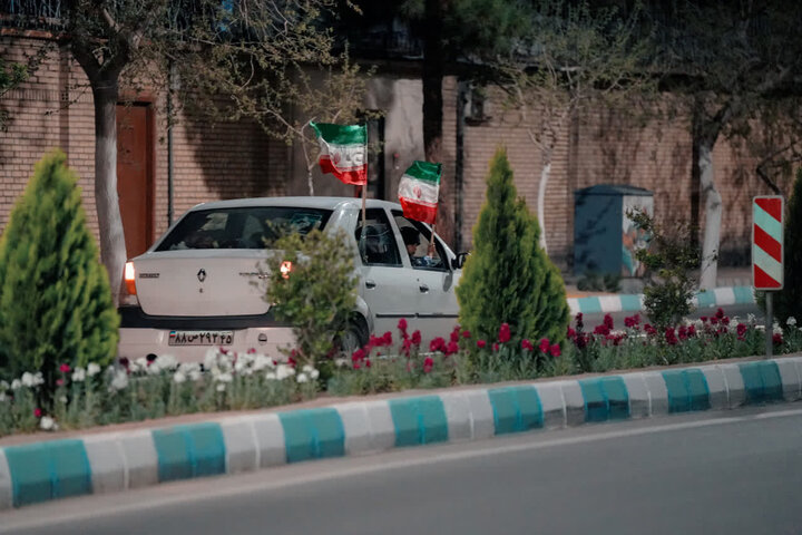 تصاویر/کاروان خودرویی در میدان آزادی کرمان