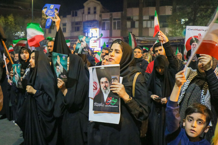 تصاویر/ آئین استقبال مردم قم از پیکر مطهر شهیدان لاریجانی