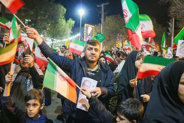 تصاویر/ آئین استقبال مردم قم از پیکر مطهر شهیدان لاریجانی