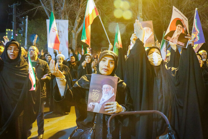 تصاویر/ آئین استقبال مردم قم از پیکر مطهر شهیدان لاریجانی