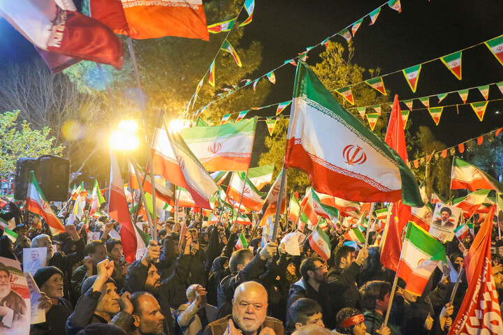 تصاویر/ آئین استقبال مردم قم از پیکر مطهر شهیدان لاریجانی