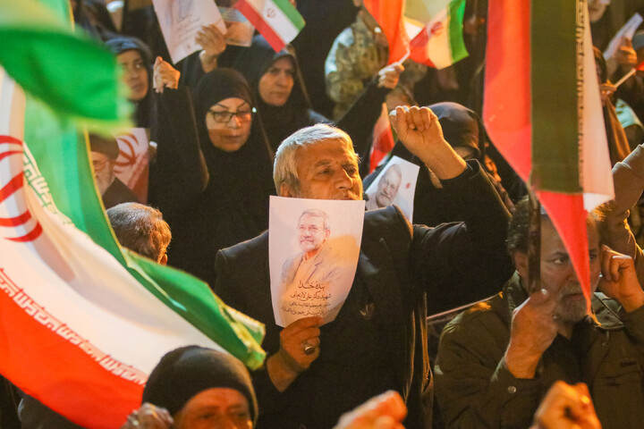 تصاویر/ آئین استقبال مردم قم از پیکر مطهر شهیدان لاریجانی