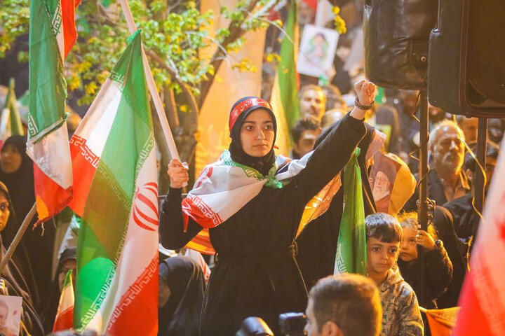 تصاویر/ آئین استقبال مردم قم از پیکر مطهر شهیدان لاریجانی