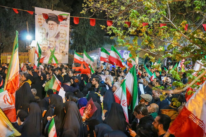 تصاویر/ آئین استقبال مردم قم از پیکر مطهر شهیدان لاریجانی