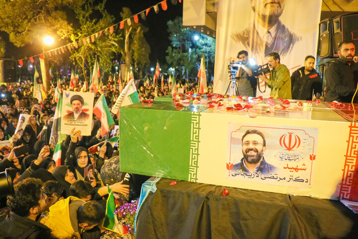 تصاویر/ آئین استقبال مردم قم از پیکر مطهر شهیدان لاریجانی