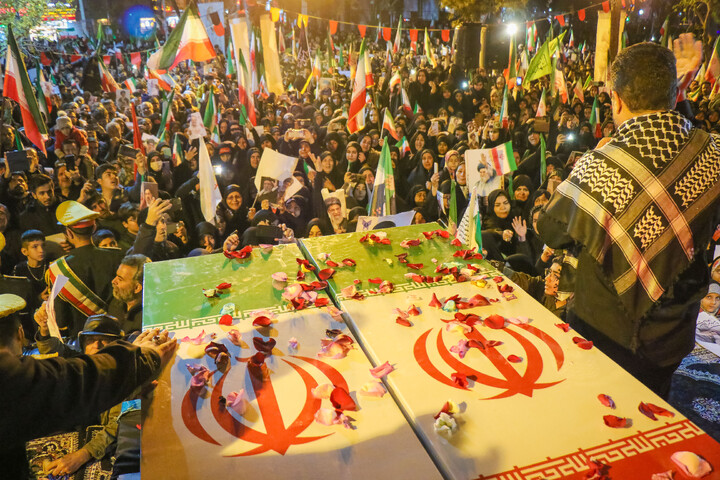تصاویر/ آئین استقبال مردم قم از پیکر مطهر شهیدان لاریجانی