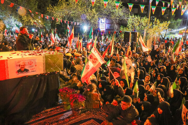 تصاویر/ آئین استقبال مردم قم از پیکر مطهر شهیدان لاریجانی