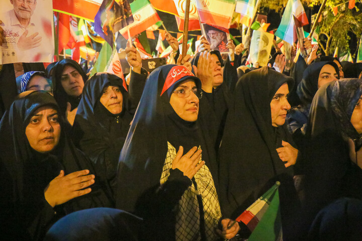 تصاویر/ آئین استقبال مردم قم از پیکر مطهر شهیدان لاریجانی