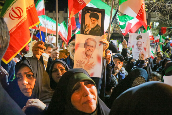 تصاویر/ آئین استقبال مردم قم از پیکر مطهر شهیدان لاریجانی