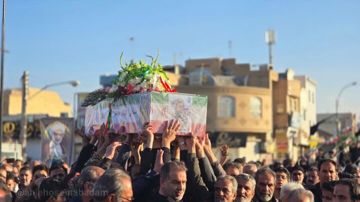 تصاویر/مراسم تشییع پیکر پاک شهید نخبه مهندس شهید علیرضا دهقانی‌آرانی در آران وبیدگل