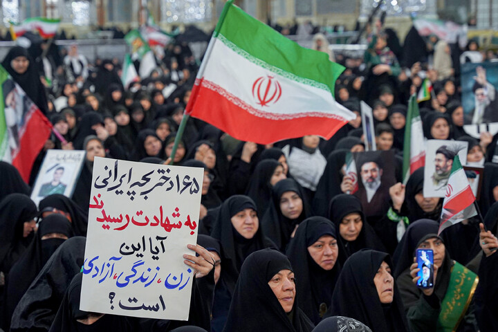 تصاویر/ بیعت بانوان مشهدی با سومین رهبر ایران اسلامی