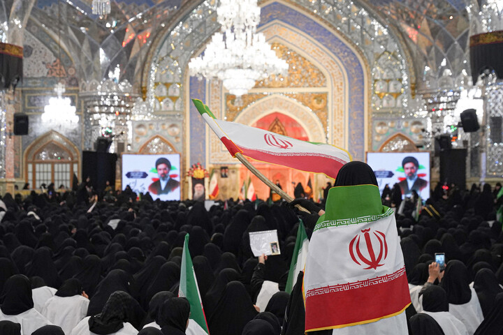 تصاویر/ بیعت بانوان مشهدی با سومین رهبر ایران اسلامی