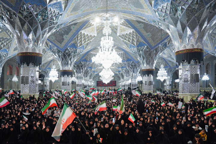 تصاویر/ بیعت بانوان مشهدی با سومین رهبر ایران اسلامی