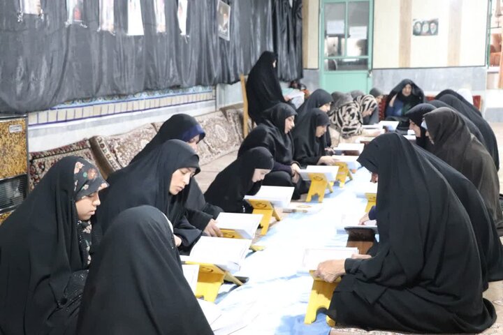تصاویر/تجلیل از برگزیدگان آزمون حفظ قرآن کریم همراه با پویش جمع خوانی سوره فتح در شازند