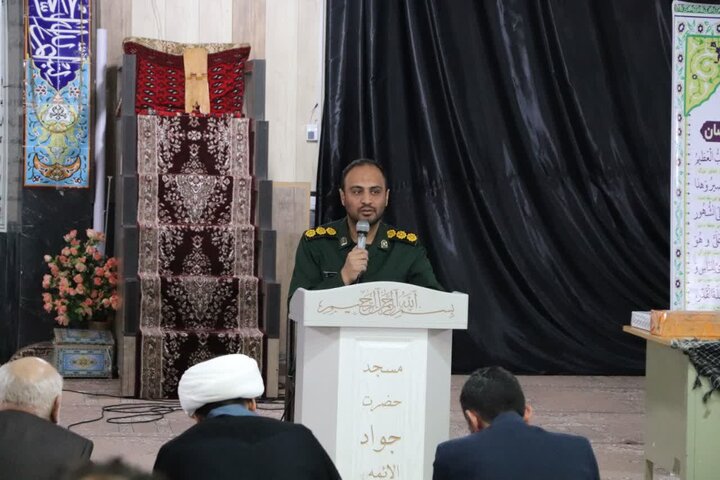 تصاویر/تجلیل از برگزیدگان آزمون حفظ قرآن کریم همراه با پویش جمع خوانی سوره فتح در شازند