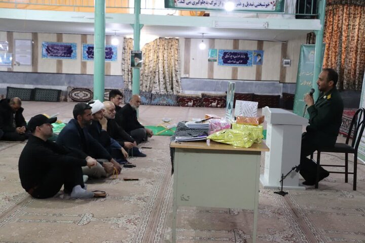 تصاویر/تجلیل از برگزیدگان آزمون حفظ قرآن کریم همراه با پویش جمع خوانی سوره فتح در شازند