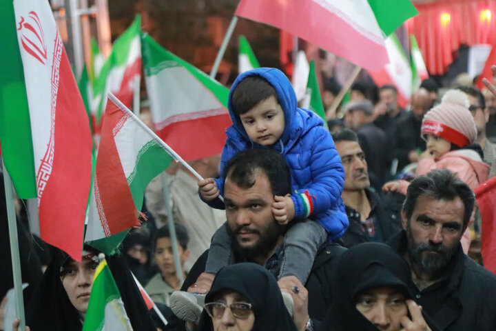 تصاویر/ اجتماع با شکوه مردم انقلابی فین و کاشان