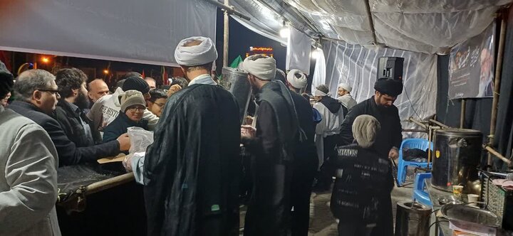 تصاویر/حضور طلاب و اساتید مدرسه علمیه الغدیر نراق در اجتماعات شبانه مردم دلیجان