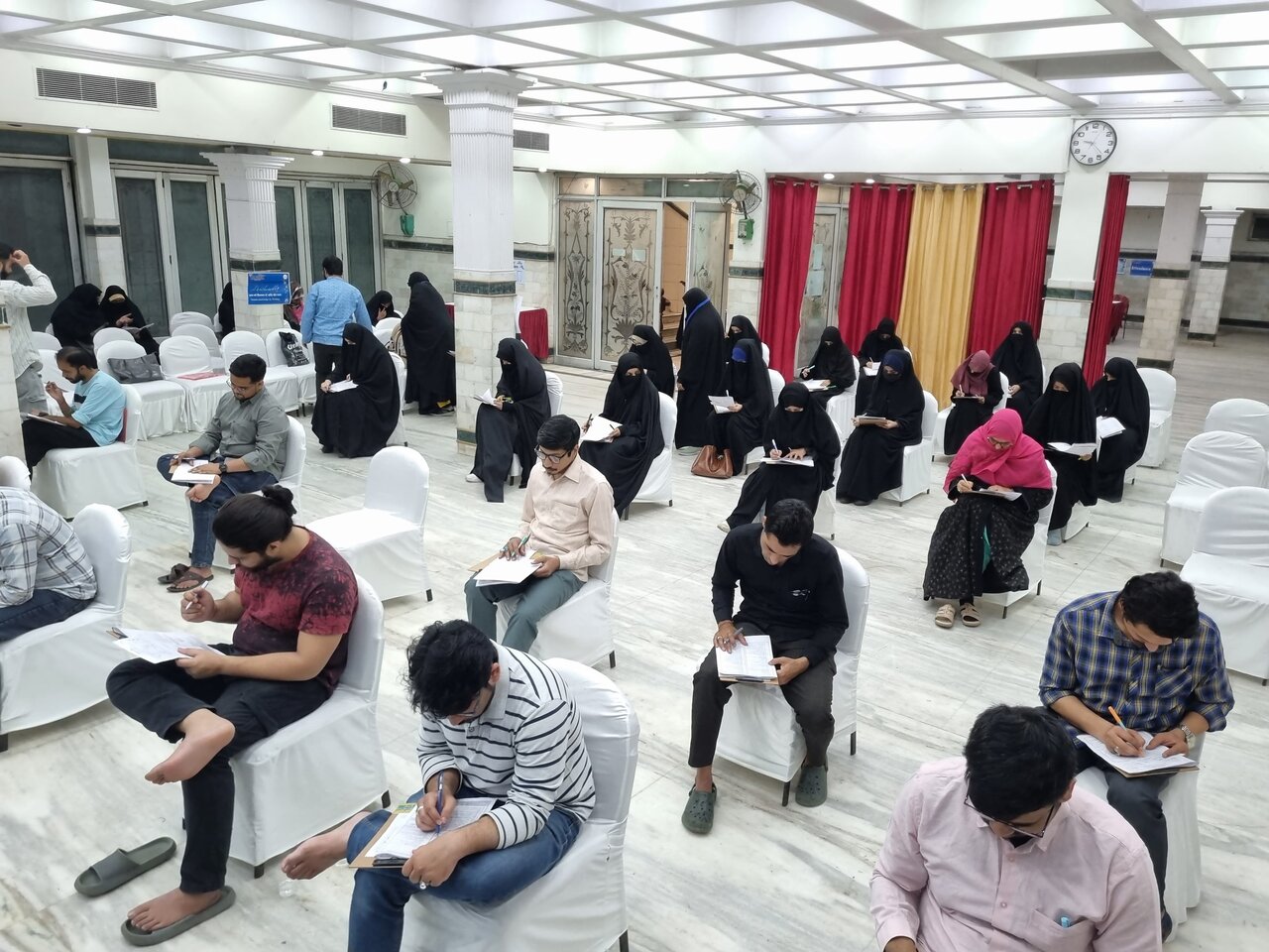 لکھنو: “دین اور ہم” کے دسویں دور میں نوجوانوں کا جوش و خروش/ 150 طلبہ و طالبات نے امتحان دیا