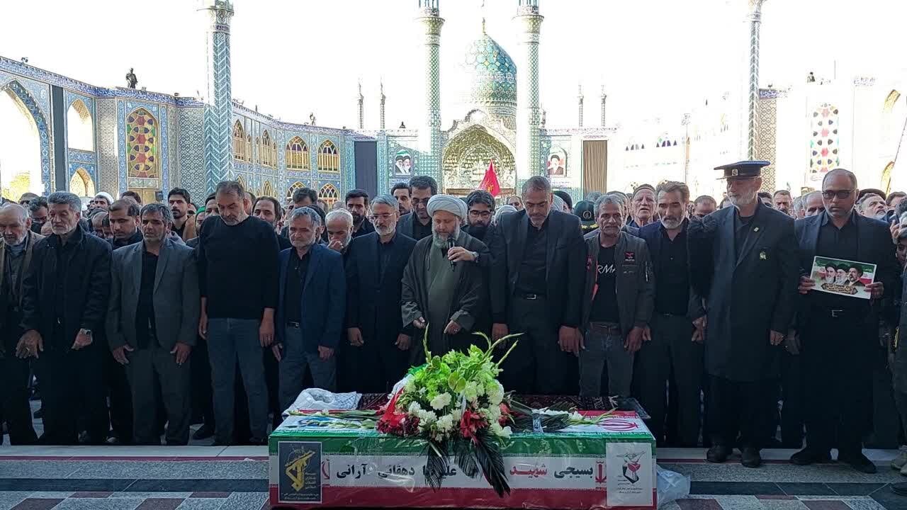 مراسم تشییع پیکر روحانی بسیجی شیخ محمد باغستانی در آران و بیدگل برگزار شد+تصاویر