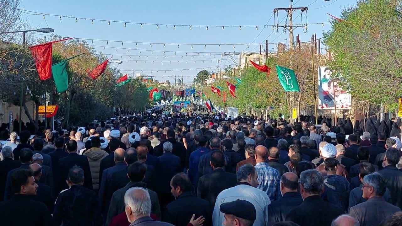 مراسم تشییع پیکر روحانی بسیجی شیخ محمد باغستانی در آران و بیدگل برگزار شد+تصاویر