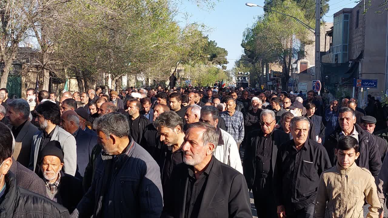 مراسم تشییع پیکر روحانی بسیجی شیخ محمد باغستانی در آران و بیدگل برگزار شد+تصاویر