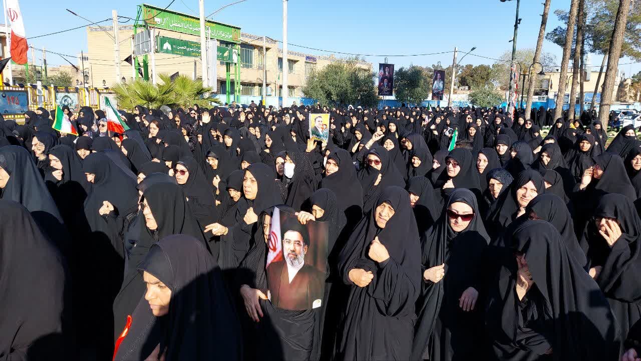 مراسم تشییع پیکر روحانی بسیجی شیخ محمد باغستانی در آران و بیدگل برگزار شد+تصاویر