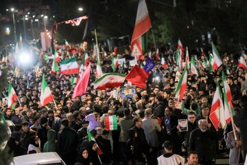 تصاویر/ وداع مردم با قهرمان ناو دنا در بیرجند
