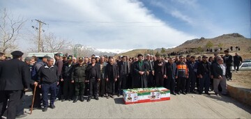 پیکر پاک شهید محسن دلاوری در روستای آرتیمان تویسرکان تشییع شد+تصاویر