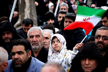 شعار سال جدید؛ مصباح هدایت و چراغ روشن کشور است