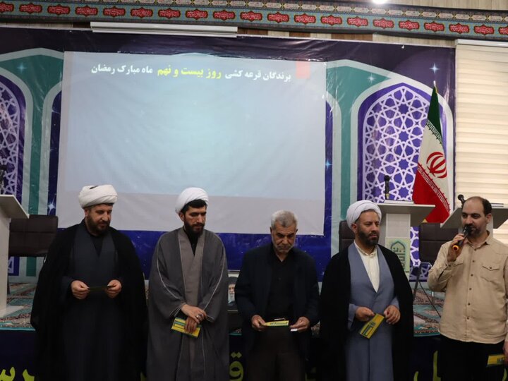 تصاویر/ مراسم جزء خوانی قرآن کریم در تکاب