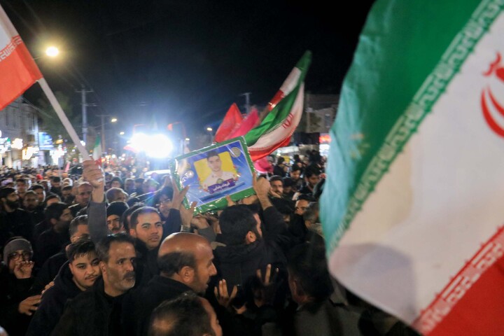 تصاویر| وداع مردم با قهرمان ناو دنا در بیرجند