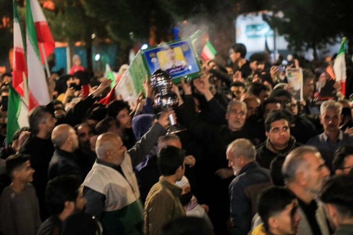 تصاویر| وداع مردم با قهرمان ناو دنا در بیرجند