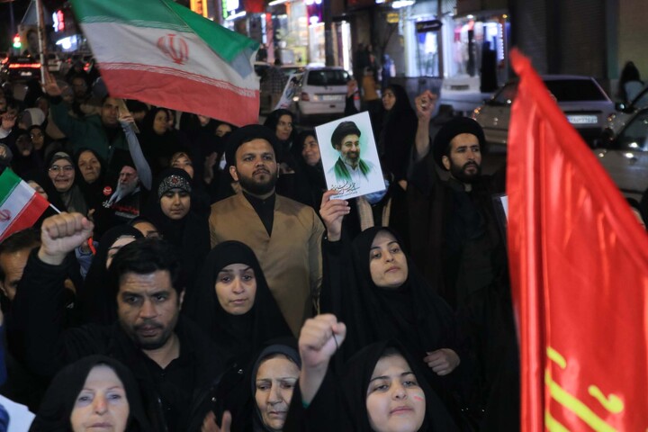 تصاویر| وداع مردم با قهرمان ناو دنا در بیرجند