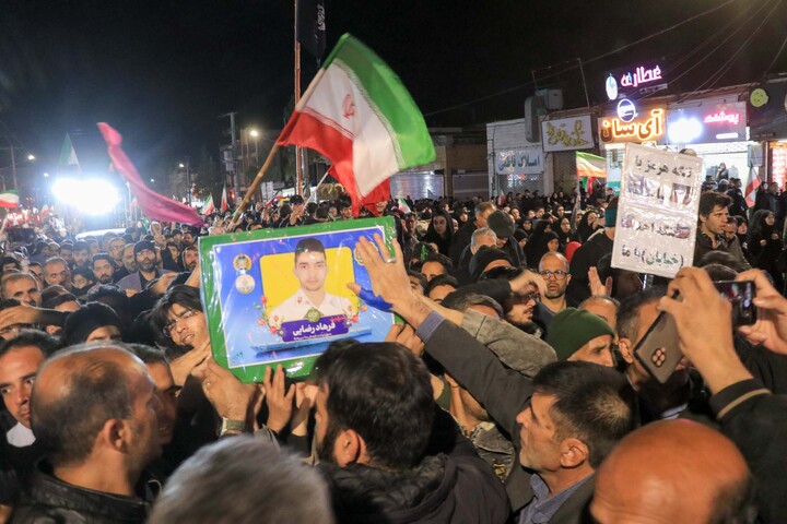 تصاویر| وداع مردم با قهرمان ناو دنا در بیرجند