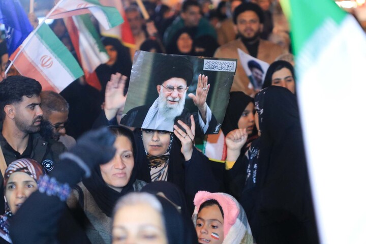 تصاویر| وداع مردم با قهرمان ناو دنا در بیرجند