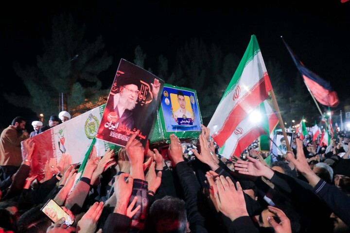 تصاویر| وداع مردم با قهرمان ناو دنا در بیرجند